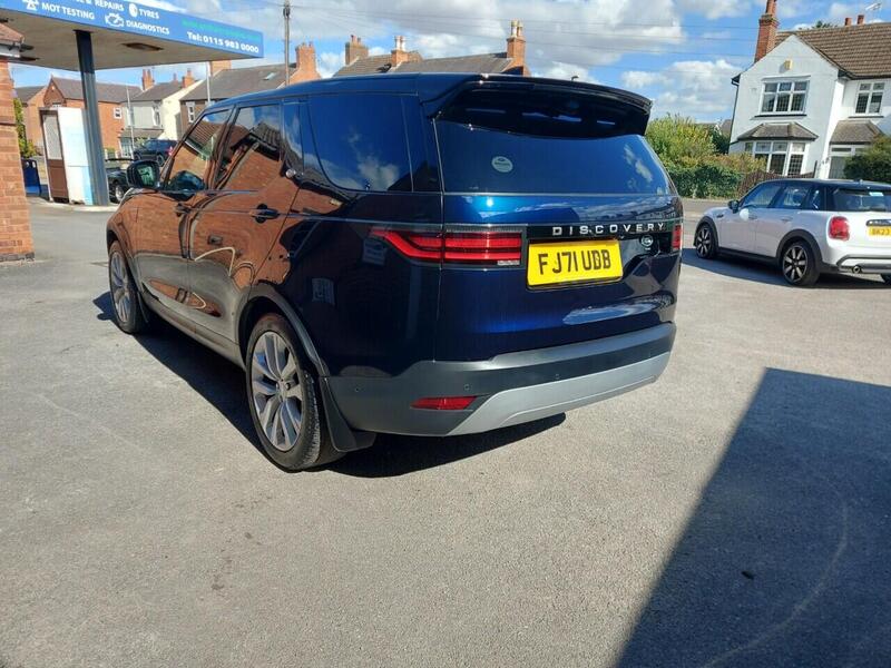 Land Rover Discovery view 4