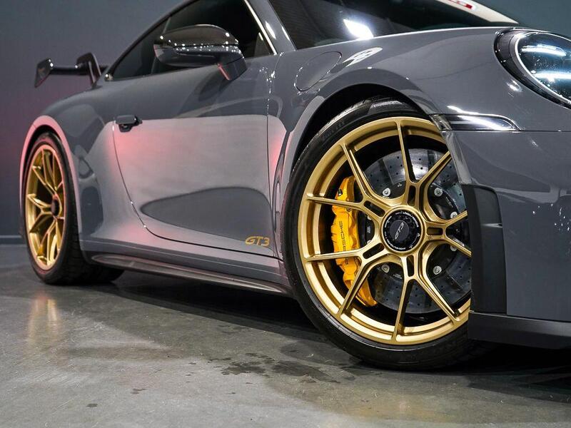 Porsche 911 view 5