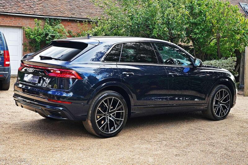 Audi Q8 view 6
