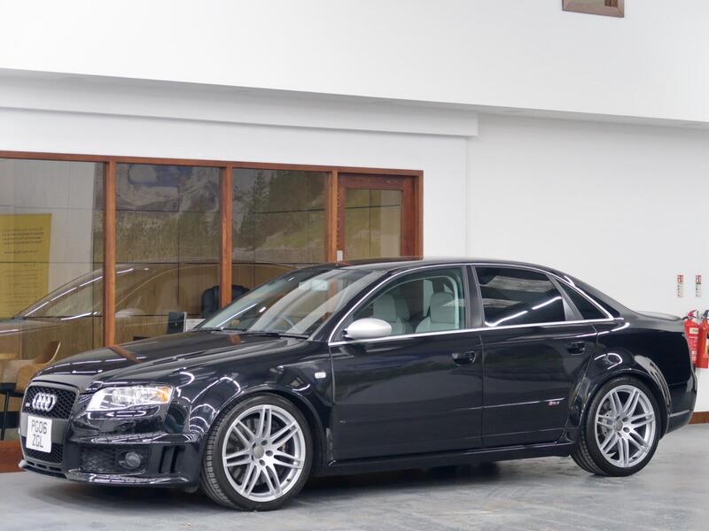 Audi RS4 view 3