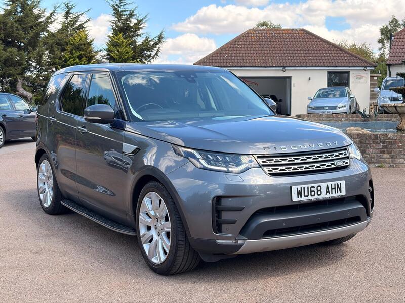 Land Rover Discovery view 3