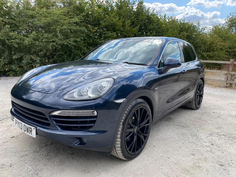 Porsche Cayenne view 3