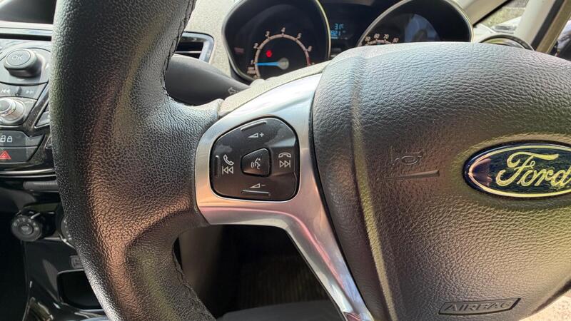 2014 Ford Fiesta — photo 14