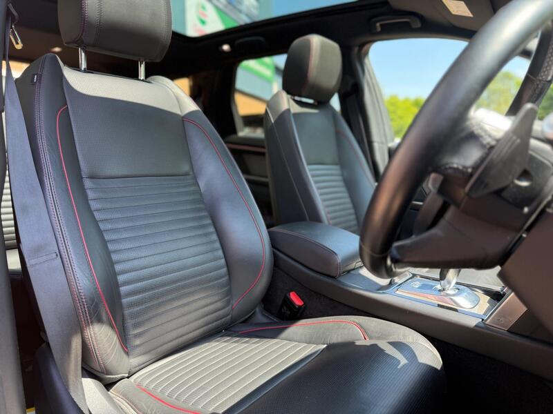 Land Rover Discovery Sport view 2