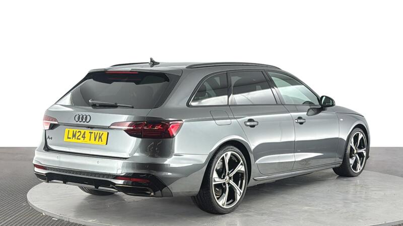 Audi A4 view 4