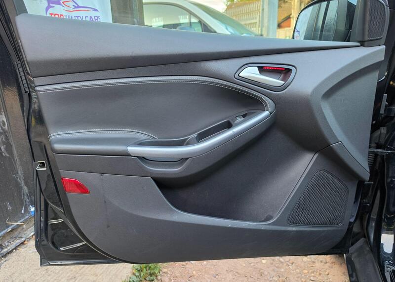 Ford Focus 1.6T EcoBoost Titanium X Euro 5 (s/s) 5dr thumbnail 22