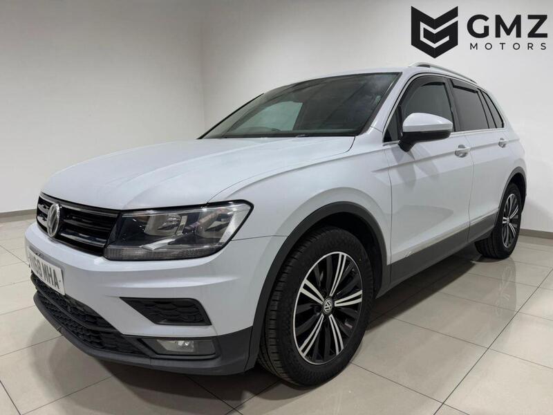 Volkswagen Tiguan view 3
