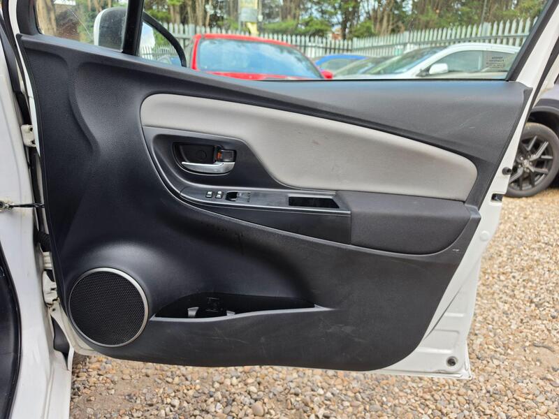 Toyota Yaris 1.33 Dual VVT-i Icon Euro 5 5dr Euro 5 thumbnail 18