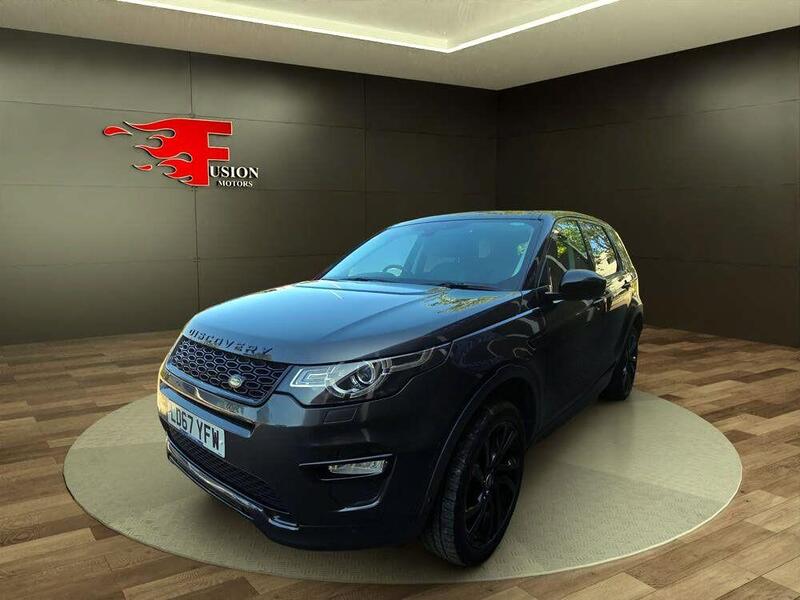 Land Rover Discovery Sport view 3