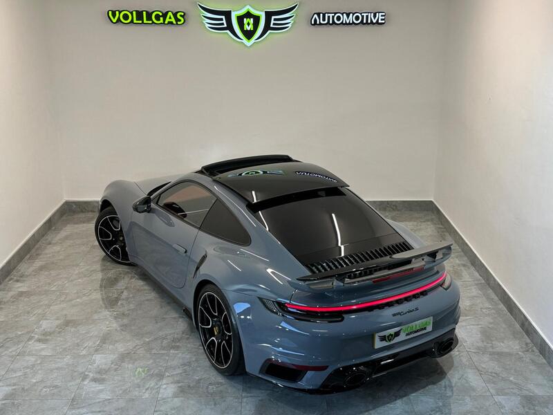 Porsche 911 view 4