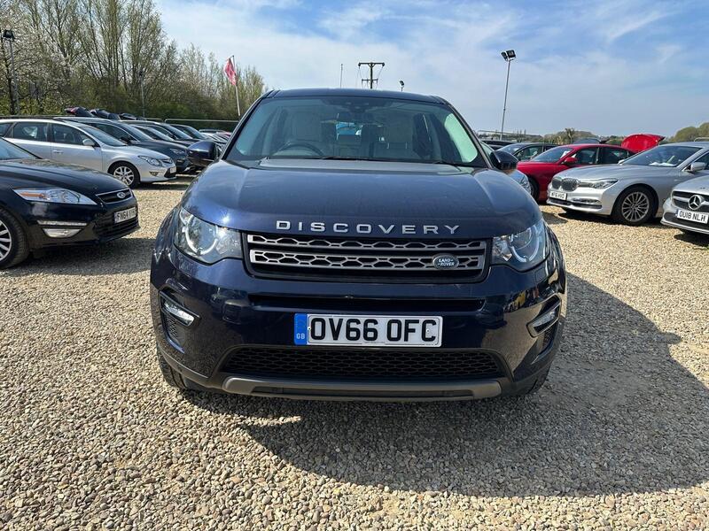 Land Rover Discovery Sport view 34