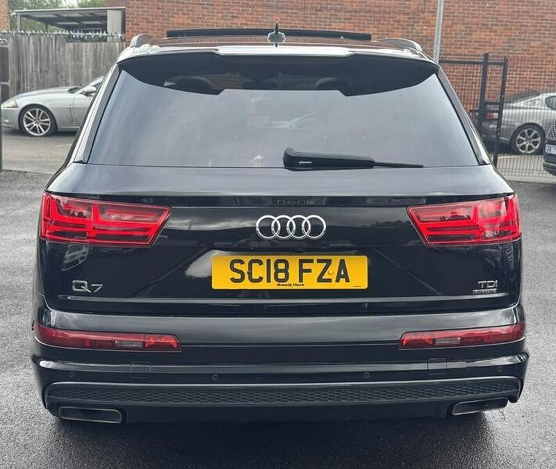 Audi Audi Q7 view 4