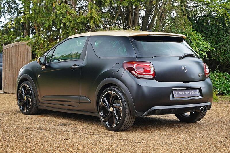 DS Automobiles DS 3 view 3