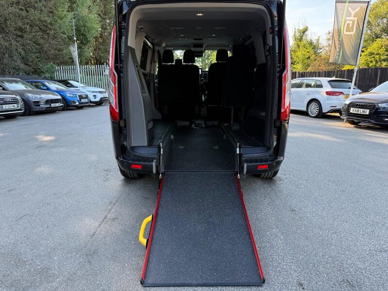 Ford Tourneo Custom view 3
