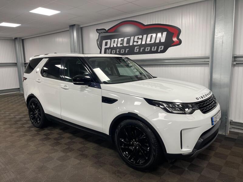 Land Rover Discovery view 3