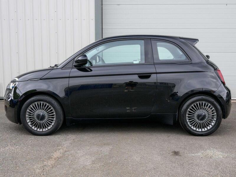 Fiat 500e view 6