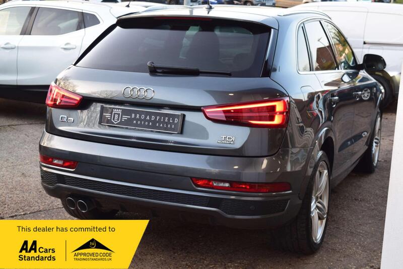 Audi Q3 view 3