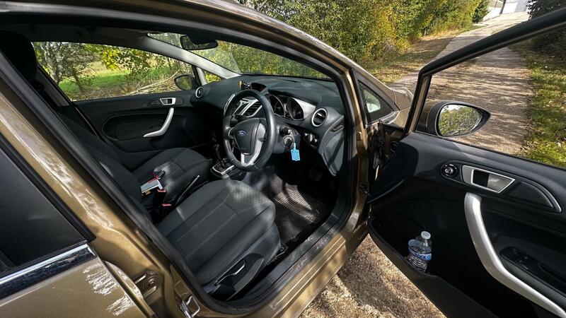 2012 Ford Fiesta — photo 8
