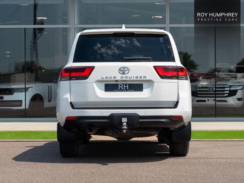 Toyota Land Cruiser view 5