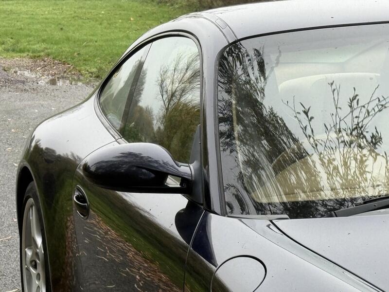 Porsche 911 view 4