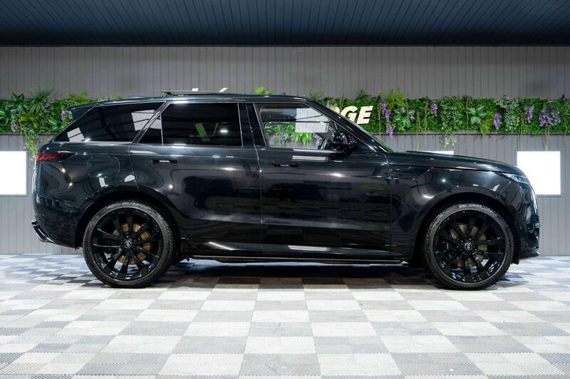 Land Rover Range Rover Sport view 4