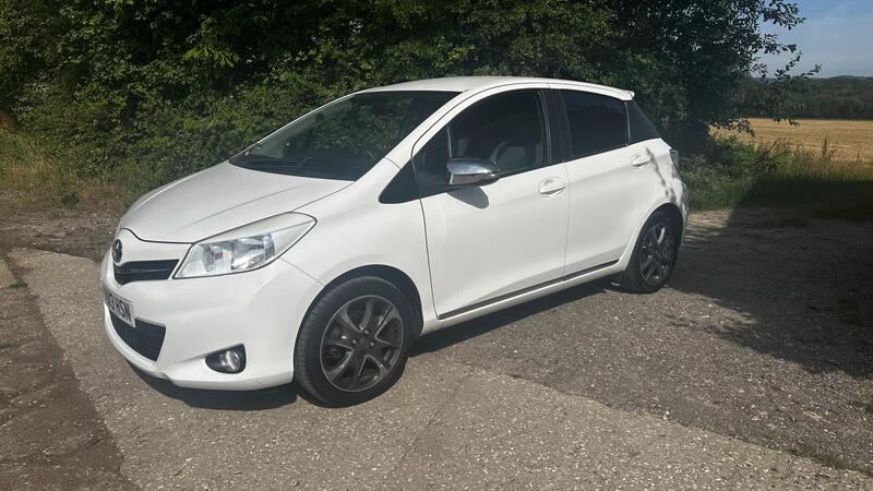 2013 Toyota Yaris — photo 3