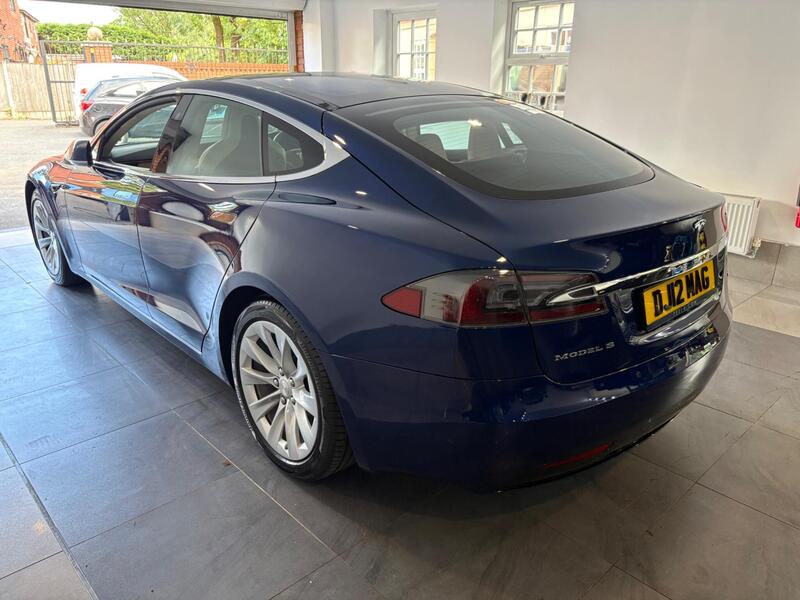 Tesla Model S view 4