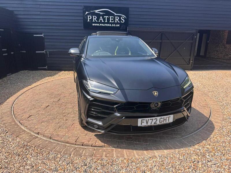Lamborghini Urus view 7