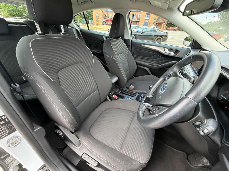 Ford Focus view 3