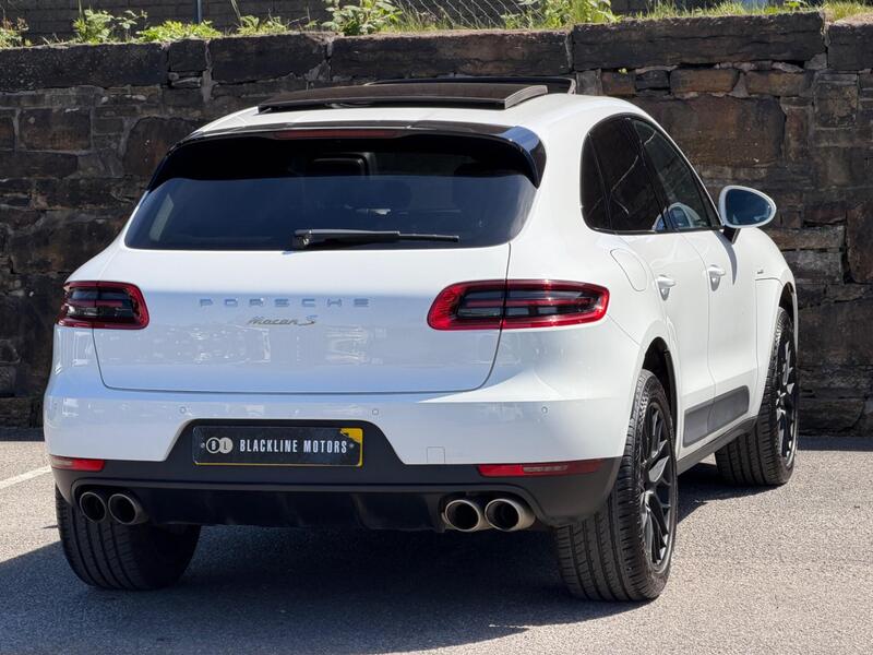 Porsche Macan view 7