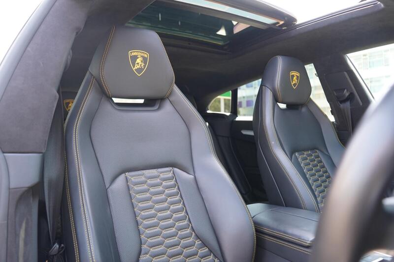 Lamborghini Urus view 3