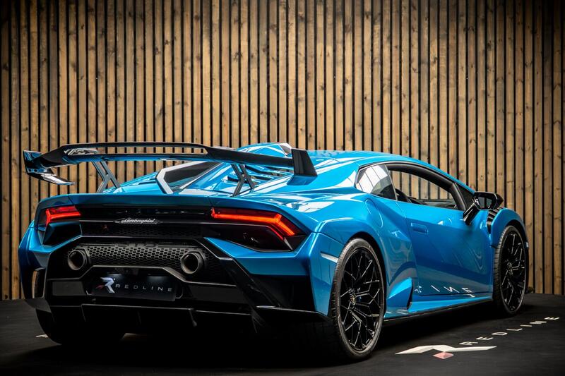 Lamborghini Huracan view 4