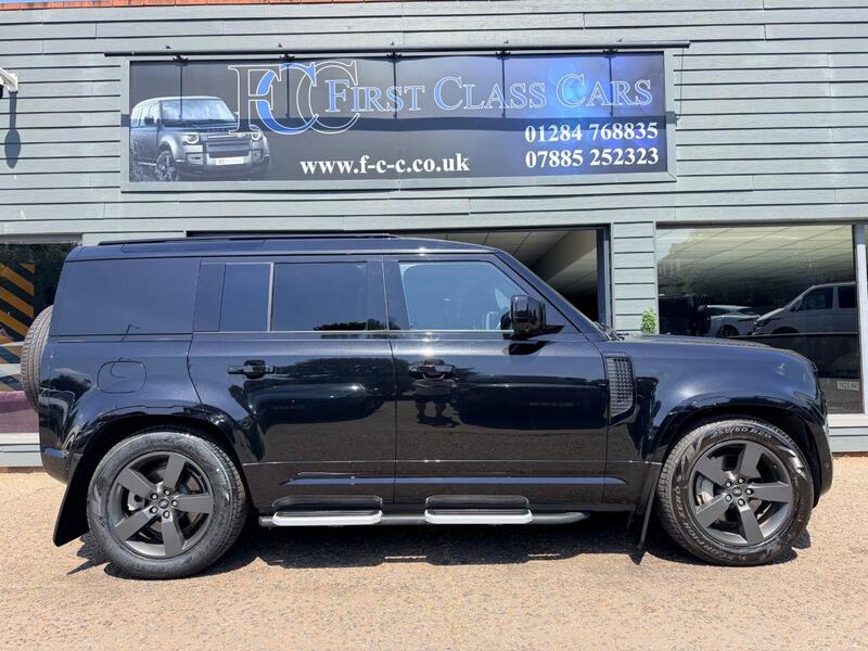Land Rover Defender 110 view 5