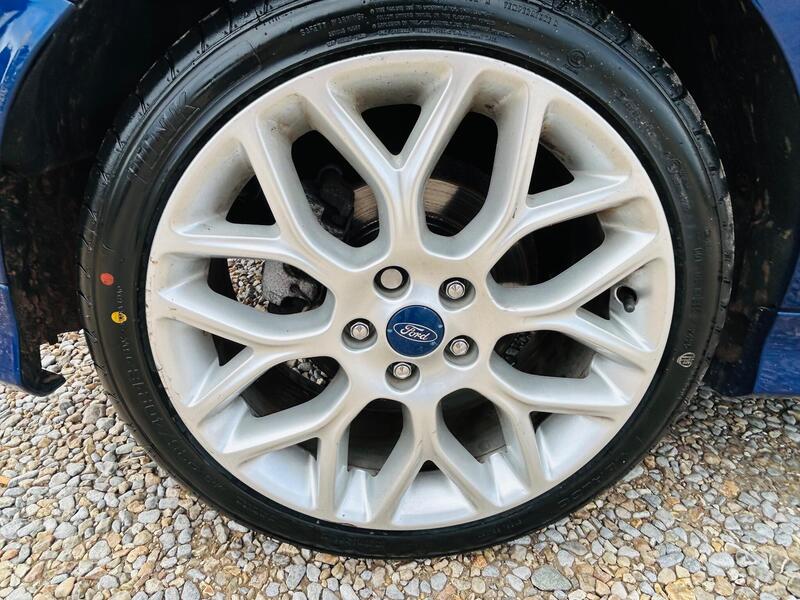Ford Focus view 3