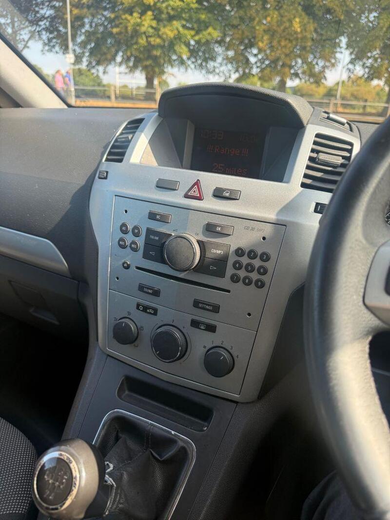 Vauxhall Zafira view 4