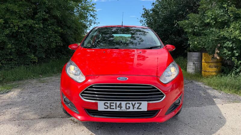 2014 Ford Fiesta — photo 2