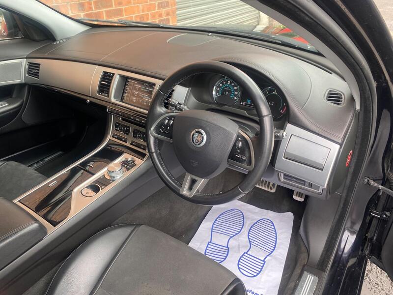 Jaguar XF view 10