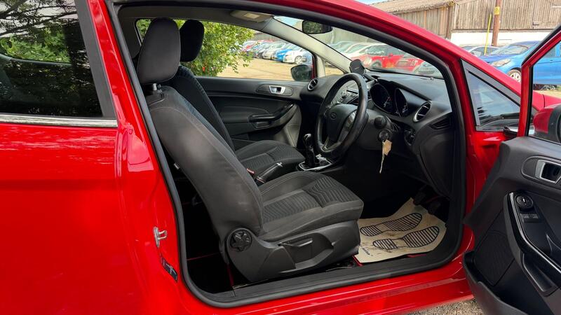2014 Ford Fiesta — photo 12