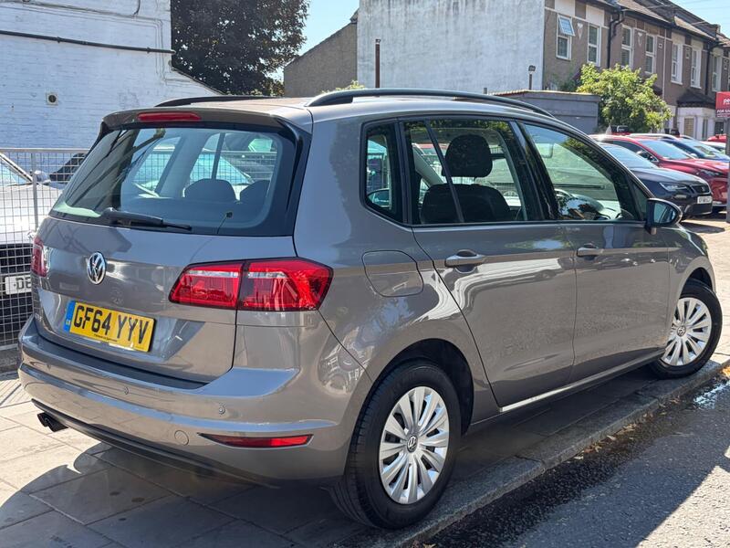 Volkswagen Golf SV view 3