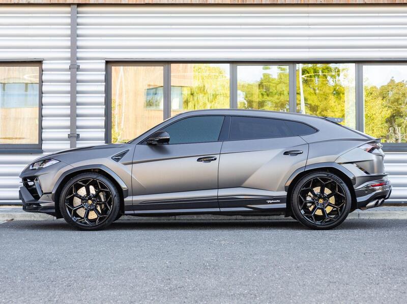 Lamborghini Urus view 6