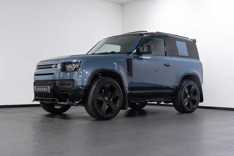 Land Rover Defender 90 view 4