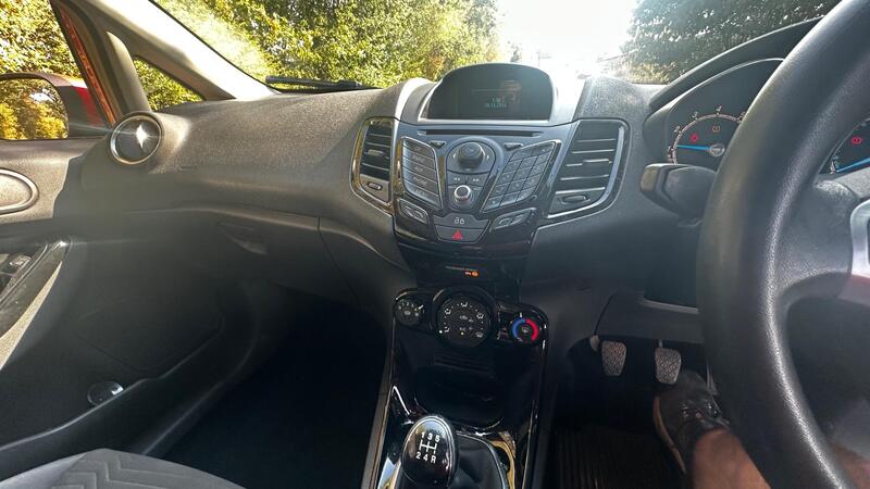 2014 Ford Fiesta — photo 9