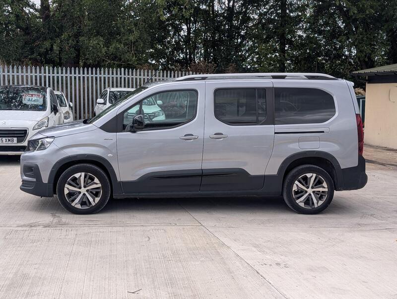 Peugeot Rifter view 2