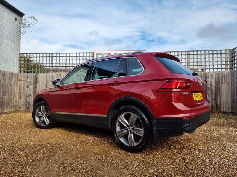 Volkswagen Tiguan view 4
