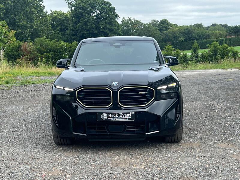 BMW XM view 3