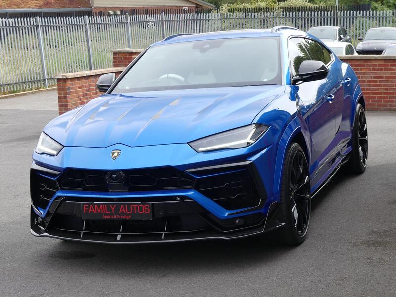 Lamborghini Urus view 3