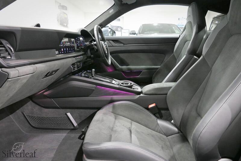Porsche 911 view 5