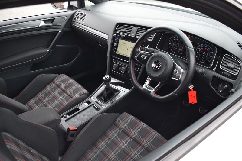 Volkswagen Golf view 3