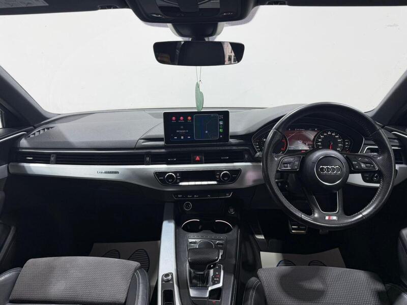 Audi A4 Avant view 4
