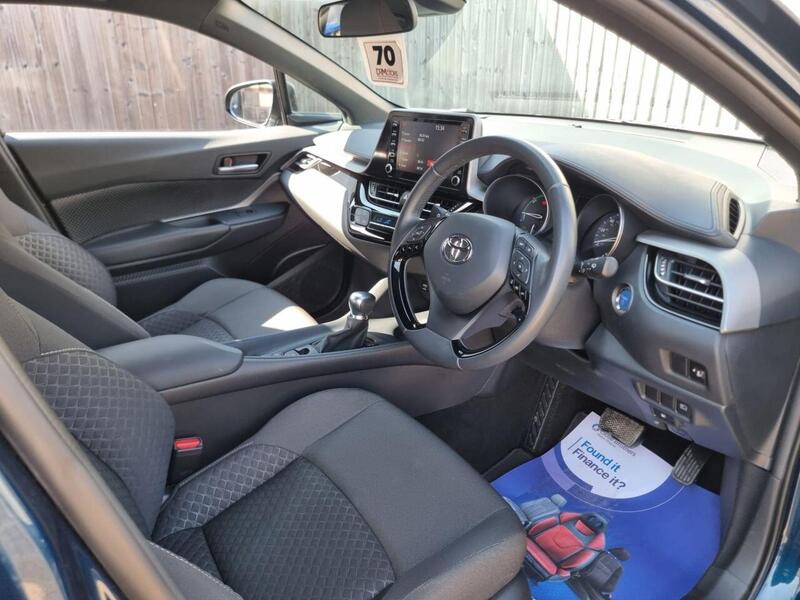 Toyota C-HR view 2